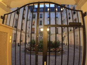 Blick auf den Innenhof der Rue Poncelet Paris