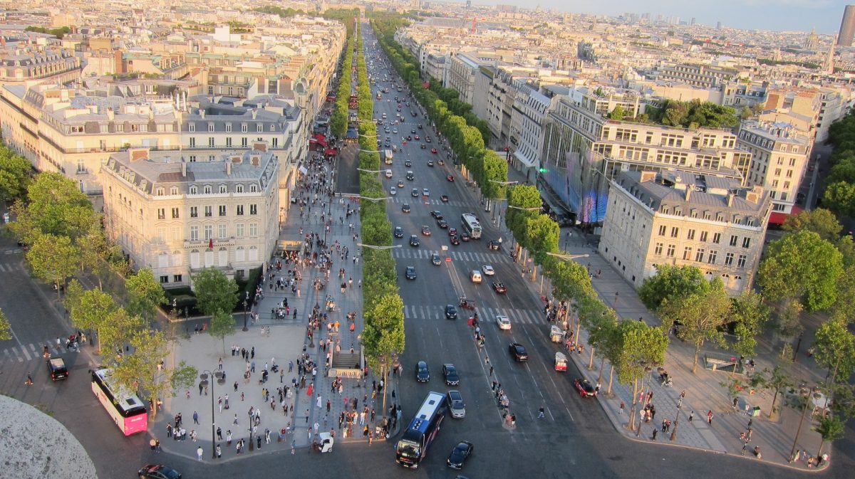 Blick über die Avenue des Champs Elysées