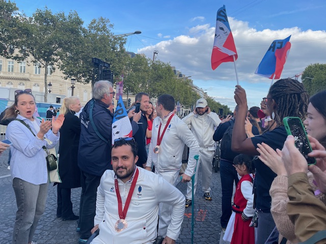 Défilé auf der Champs Elysées der französischen Olympiateilnehmer